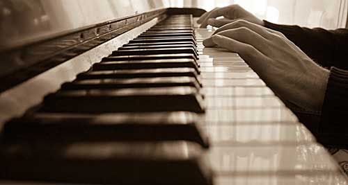 钢琴指法的练习需要遵循一定的原则