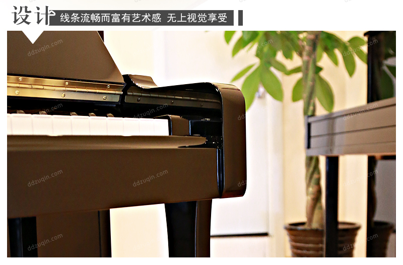 雅马哈钢琴YAMAHA YS1的设计线条流畅，富有艺术感